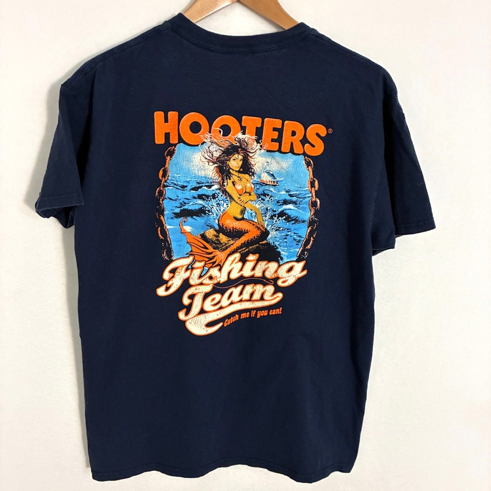 Vtg Hooters Fishing Team Shirt Mens Fits M Pin Up Girl Mermaid Short Sleeve Tee